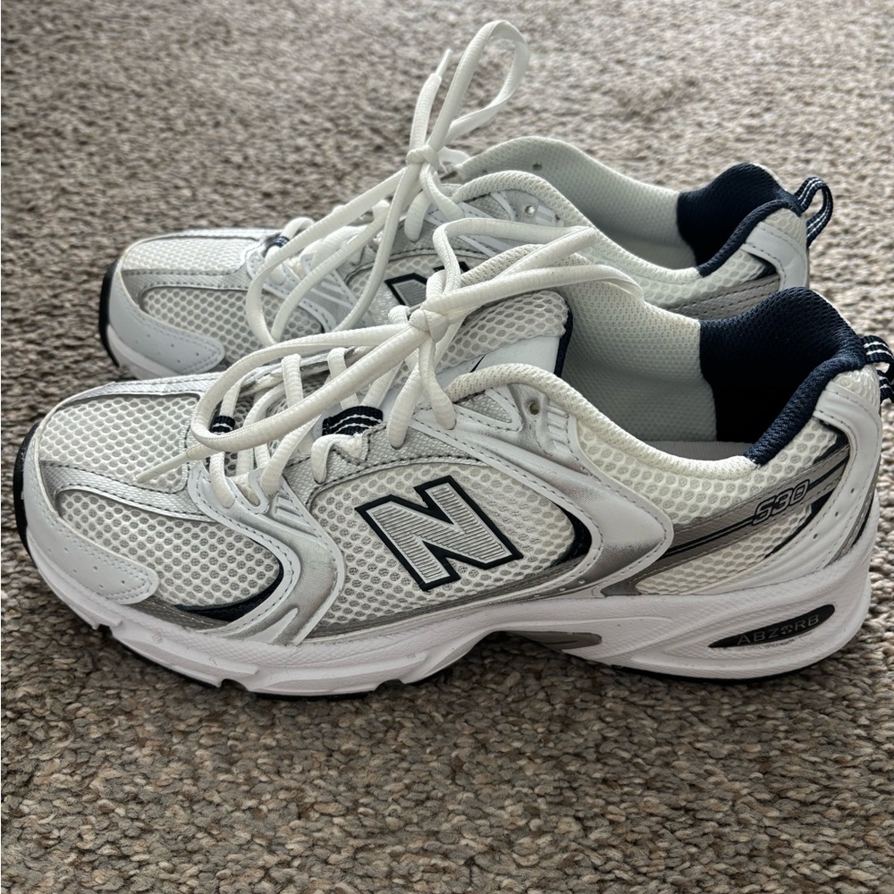 New Balance 530 White/Navy Size 7.5 Women